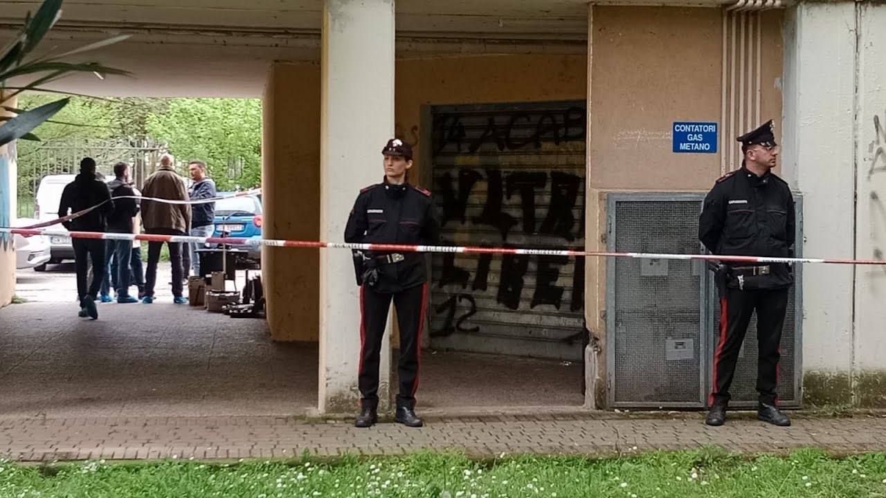 Abbiategrasso, l'omicidio  di Mohamed Elsharkawy  Le immagini dei rilievi dei carabinieri