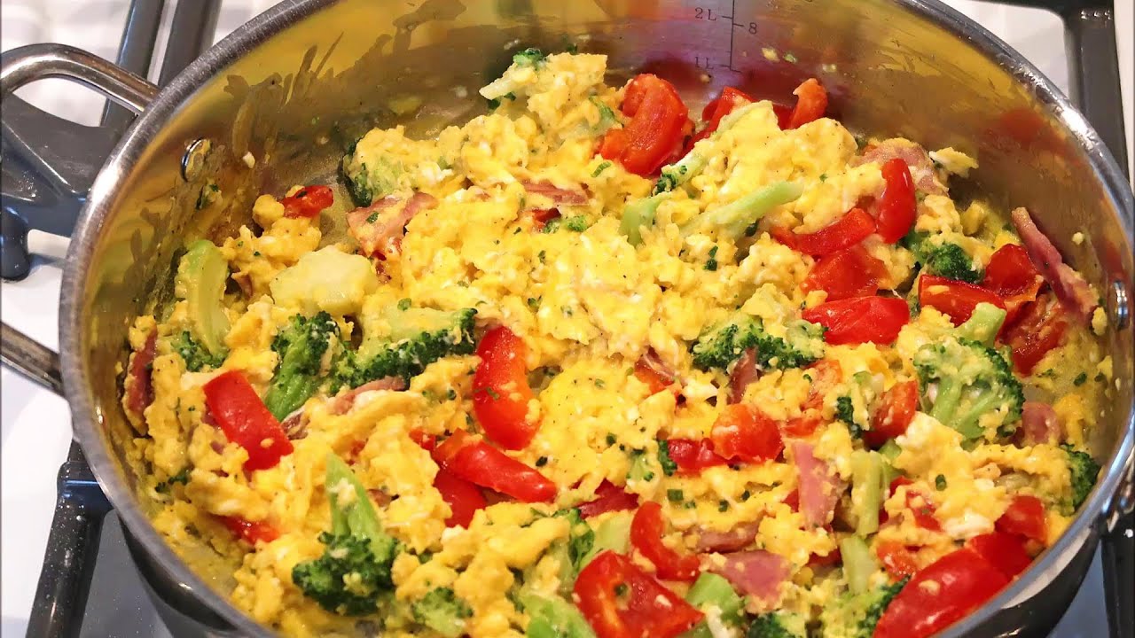 EASY One Pan loaded Breakfast Skillet Recipe / EASY & Delicious 10 minutes  Skillet Breakfast Ideas