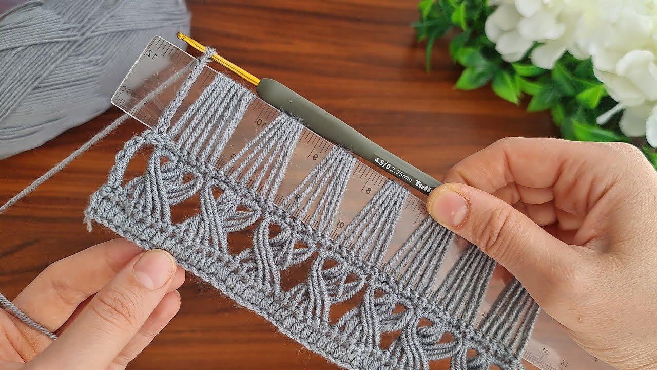 Oh my god!. 😲 This Crochet is So Beautiful.You can do wonders using a ruler.