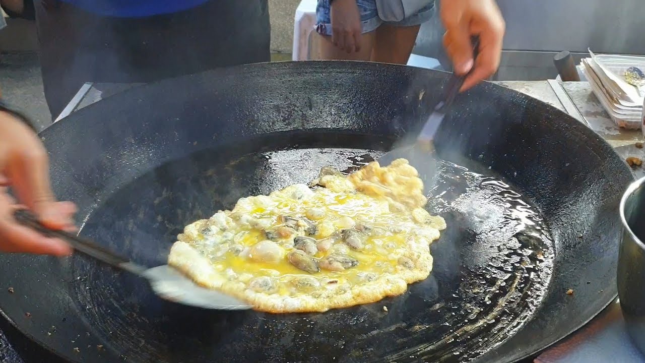 🍳 FRIED OYSTER OMELETTE • FRIED EGG w LALA • Orh Luah / Orh Jian【蚝煎】