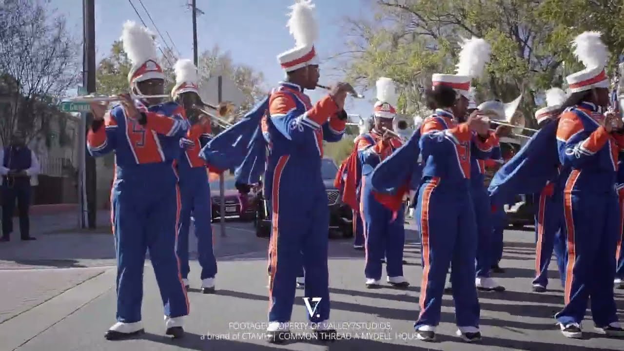 Johnson Plays “S.O.S.” 🔥 Savannah High Responds with “Choppa Style” | Veterans Day Parade Showdown