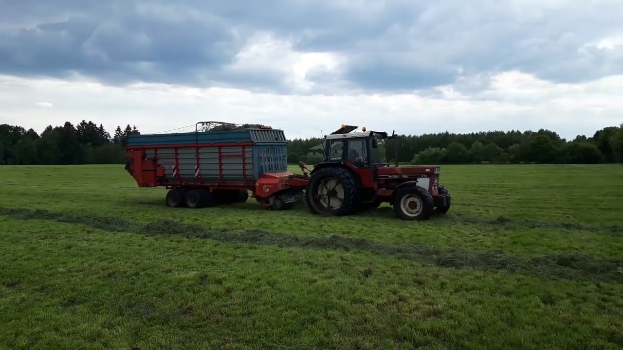 IHC 1246 beim Silofahren. Sound PUR !