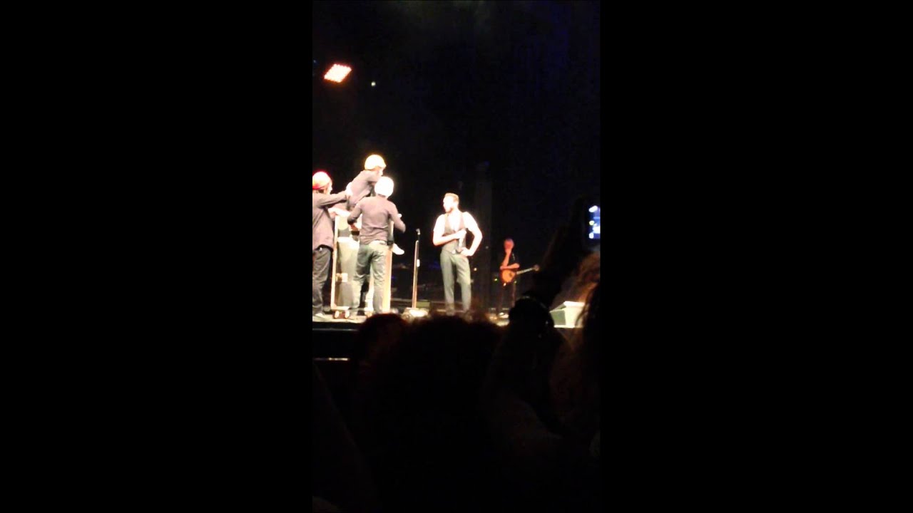 Marco Mengoni @ La timidezza, il pass, la gag della band - Teatro degli Arcimboldi, Milano