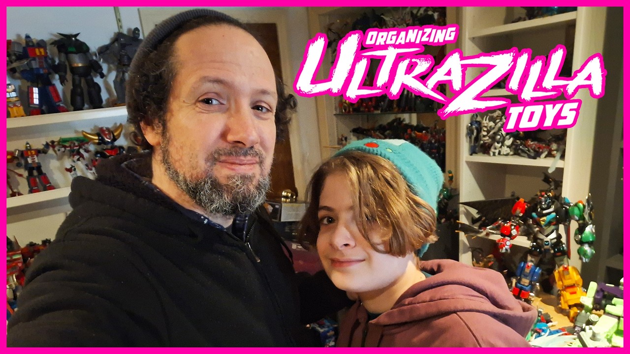 Ультразилла-младший берет у меня интервью во время уборки | Организация хранения игрушек Ultrazilla