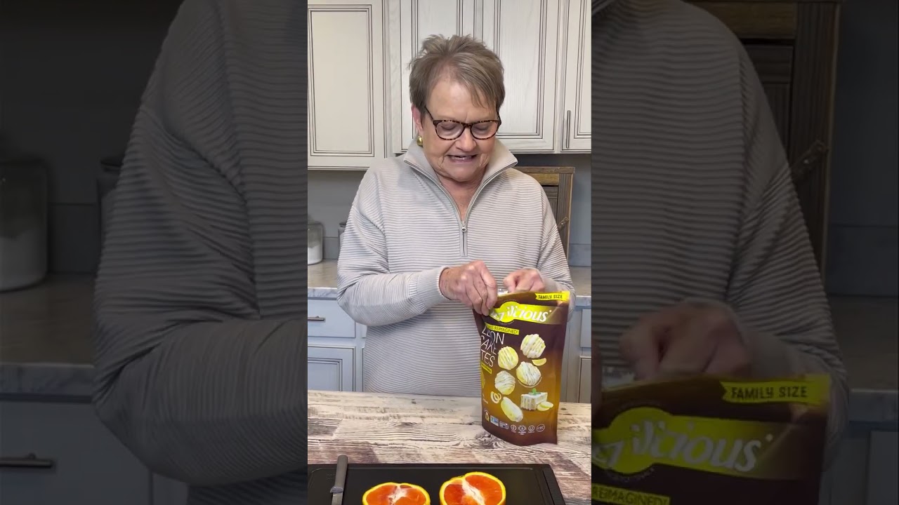 Эми принесла мне призы! Оба продукта восхитительны. А вы когда-нибудь пробовали апельсины сорта К...