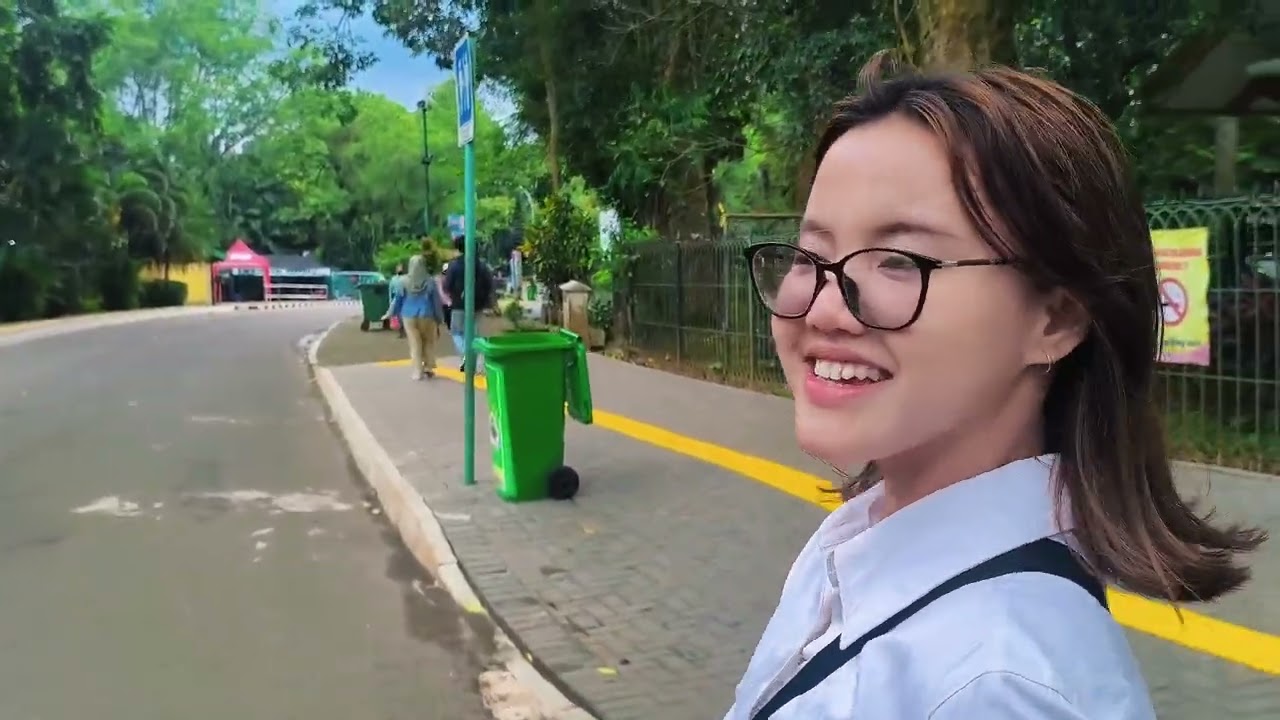 Naik Kereta Dari Purwakarta Ke Blok M dan Ragunan !!!