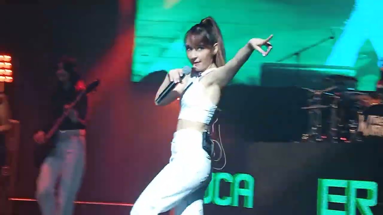 The Warning! Pau cantando Brutal en el Showcenter de Monterrey con Eruca Sativa.