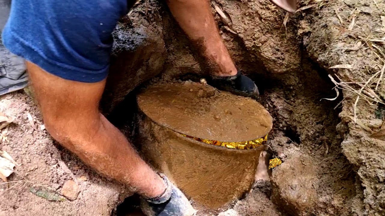 DENTRO da CACHOEIRA estava um GRANDE TESOURO