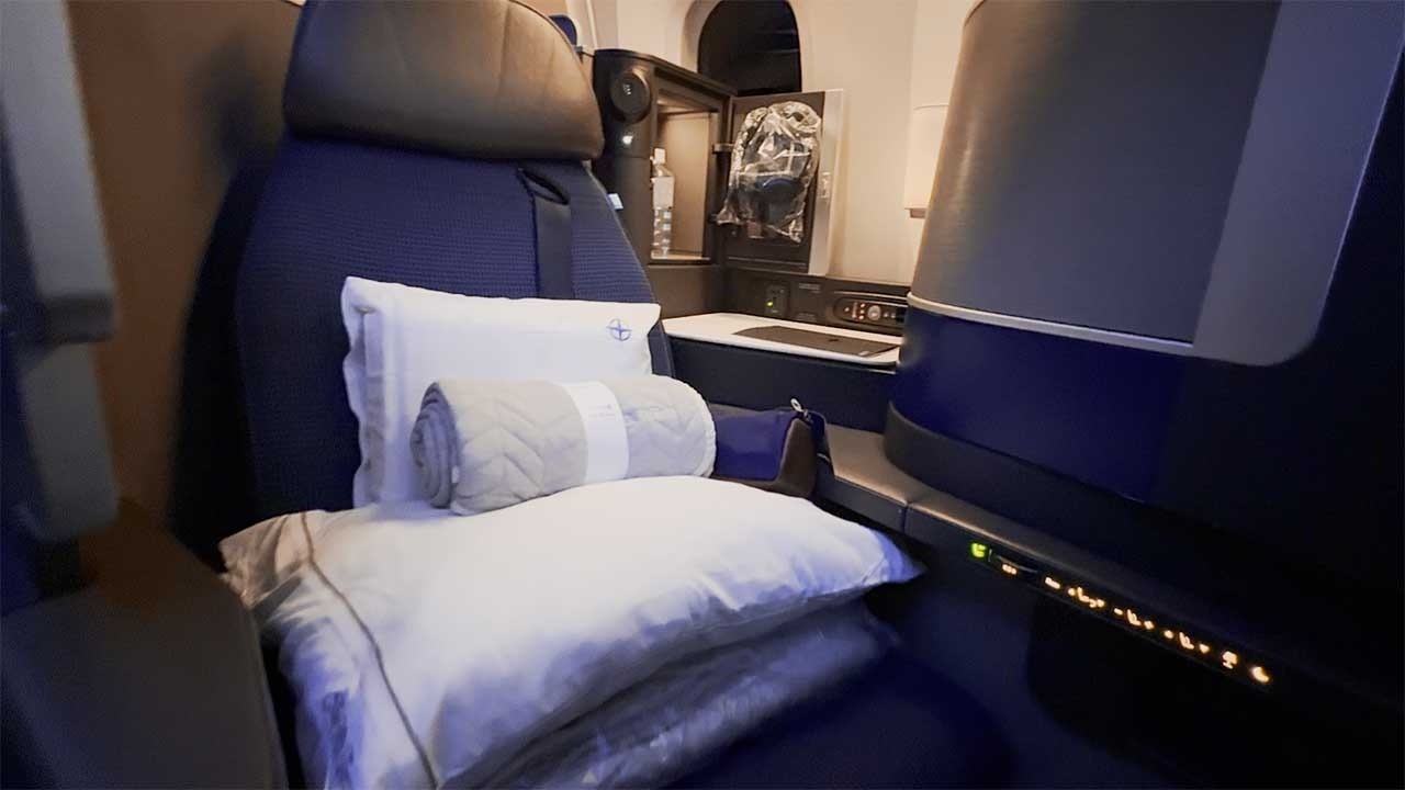 United Airlines Polaris Business Class | Houston to Tokyo | Full seat walkthrough