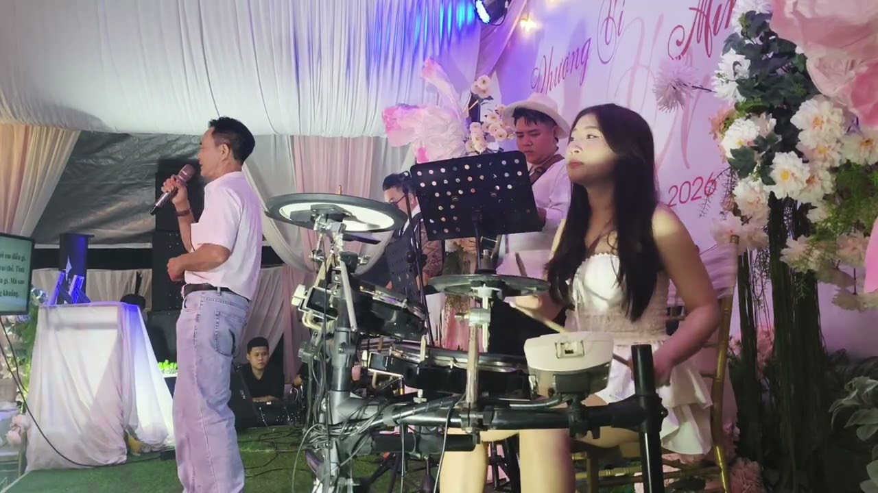 M&ugrave;a Xu&acirc;n N&oacute;i Với Em Điều Chi / NiNi Drum