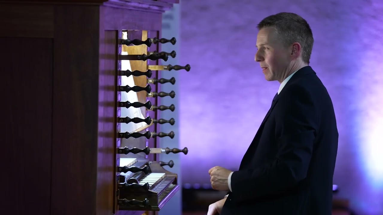 Jonathan Scott plays Antonio Vivaldi, Violin Concerto in A Minor Op. 3 No. 6, RV356(arr.: J. Scott).