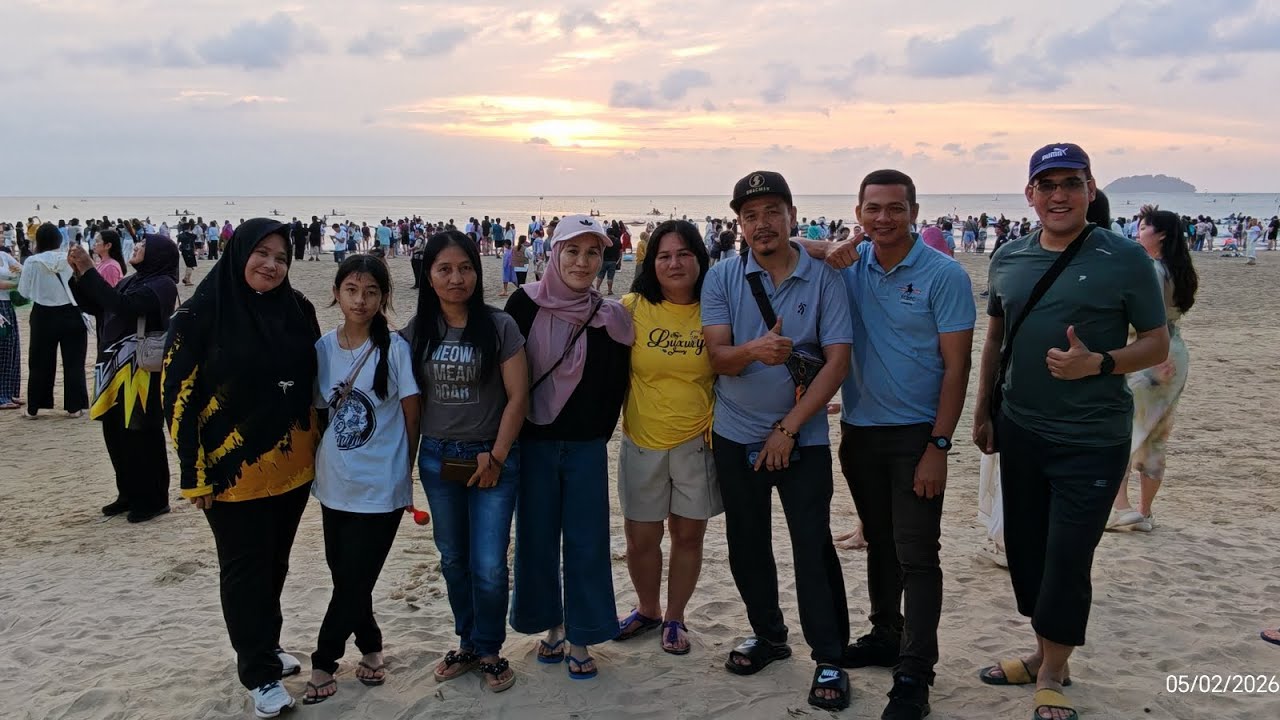 Family di Pantai Tanjung Aru Kota Kinabalu 