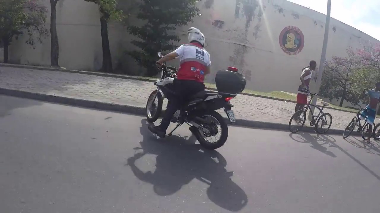 Abordagem preconceituosa, PM n&atilde;o pode olhar seu celular isso &eacute; crime!