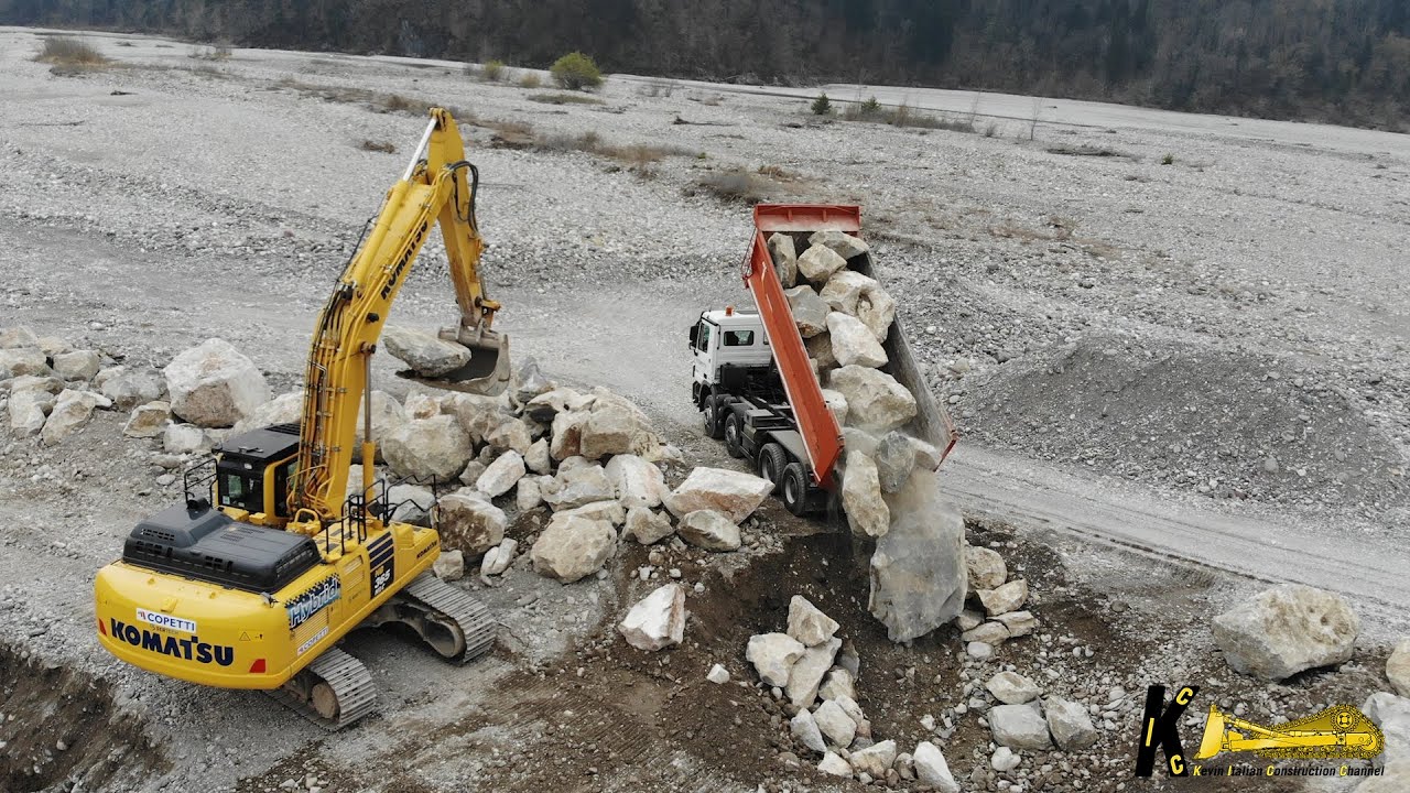 KOMATSU HB365 HYBRID EXCAVATOR Posing Rocks