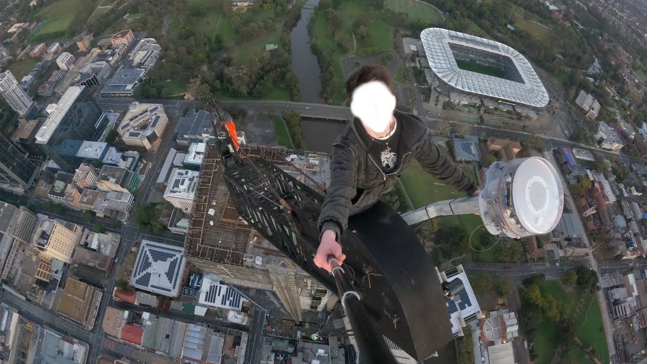 Solo Climbing The Tallest Crane In Australia (850ft)