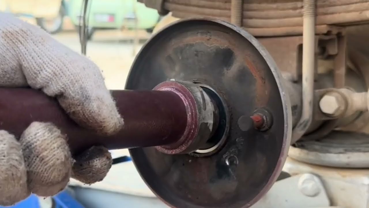 e rickshaw break and bearing repair  || e rickshaw brake shoe repair || amit official 1 