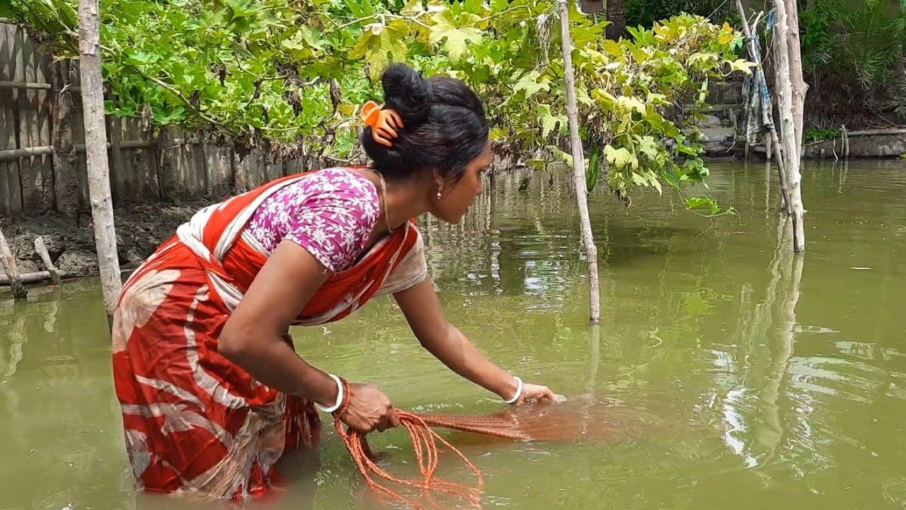 Amazing Net Fishing||Traditional Cast Net Fishing With Beautiful Women||Arohi fishing AS(Part-36)