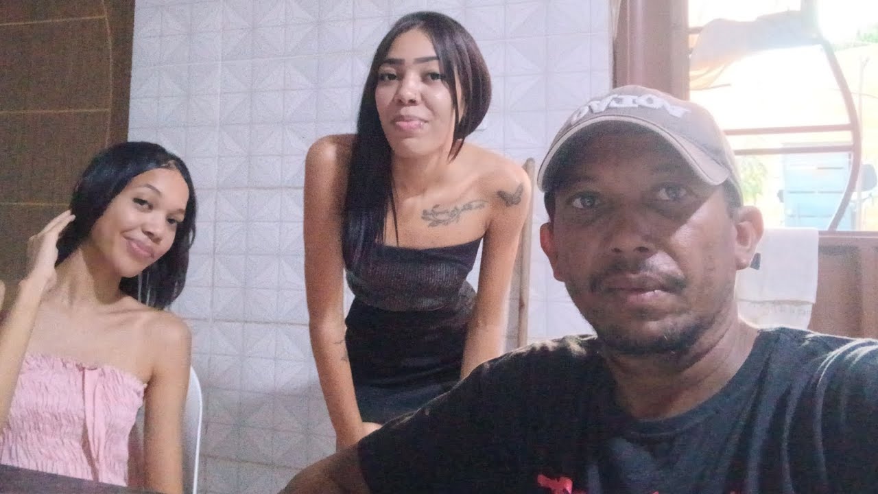 Vídeo de hoje e Angelina fazendo lasanha 