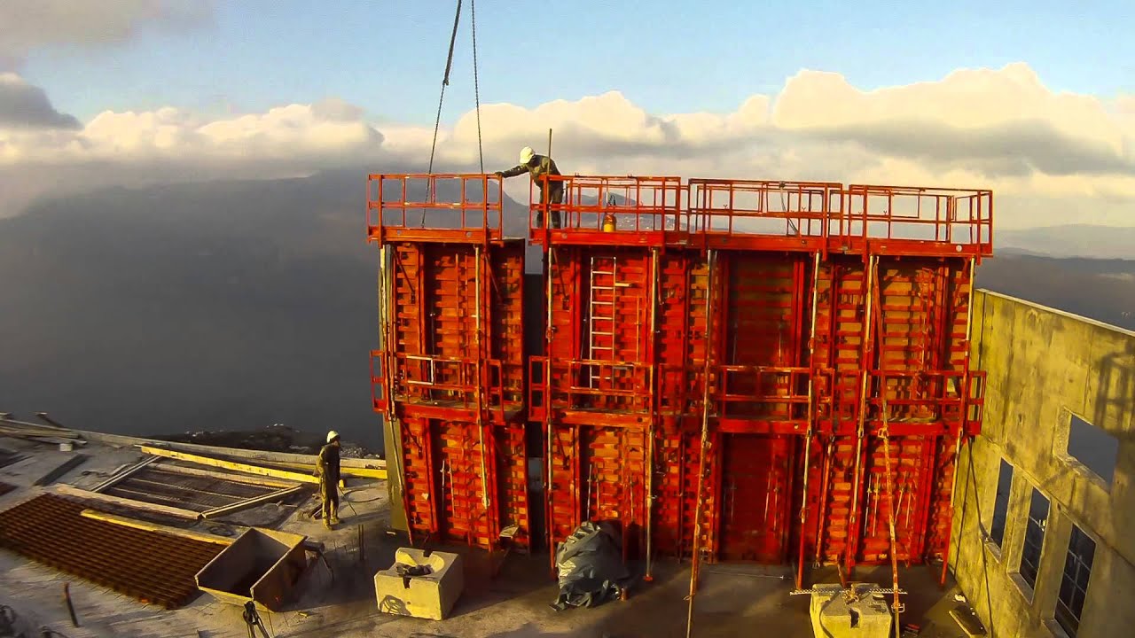Time lapse de chantier de déconstruction et de construction