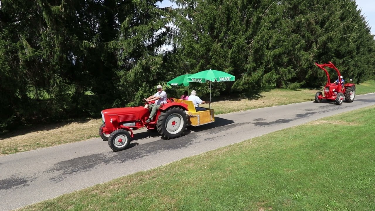 Cortège d'anciens tracteurs - Wallenried - 4 août 2024
