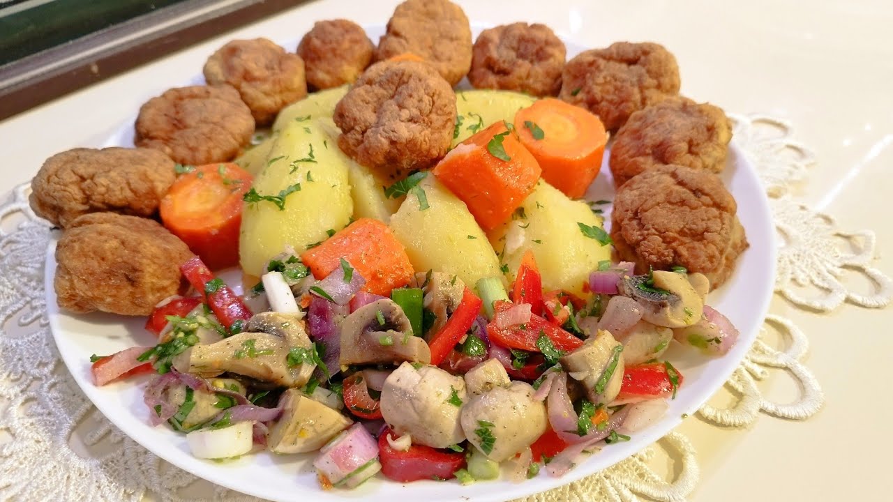 Meniu deosebit de la Bunica, salata de ciuperci cu chiftele de pui și legume din supa 🇷🇴❤