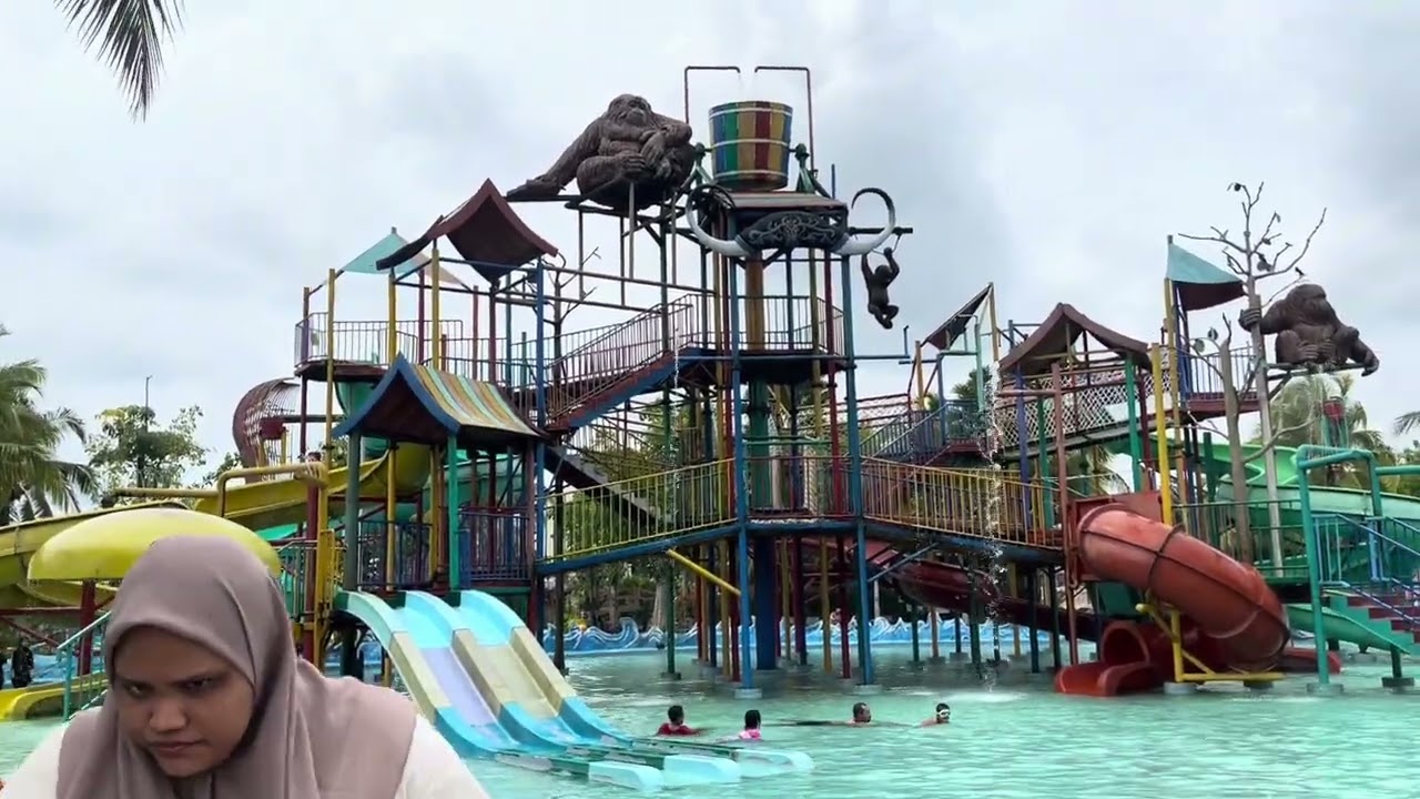 KUBU RESORT WATER PARK DI PONTIANAK 