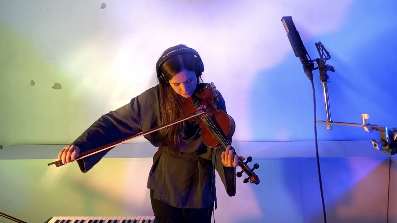 Arulei - Looking Glass (Live)