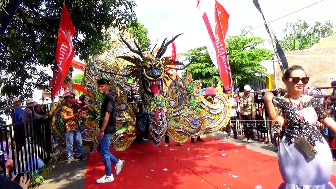 PENAMPILANSEKAR TANJUNG DI KARNAVAL KRAKSAAN SAE