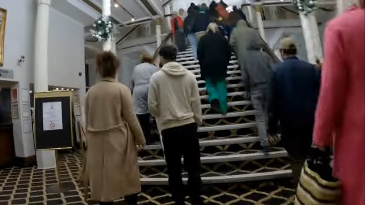 Звонок-будильник с функцией пожарной сигнализации в отеле Britannia в Манчестере 😩🚨🚨🔥🚒🧑‍🚒