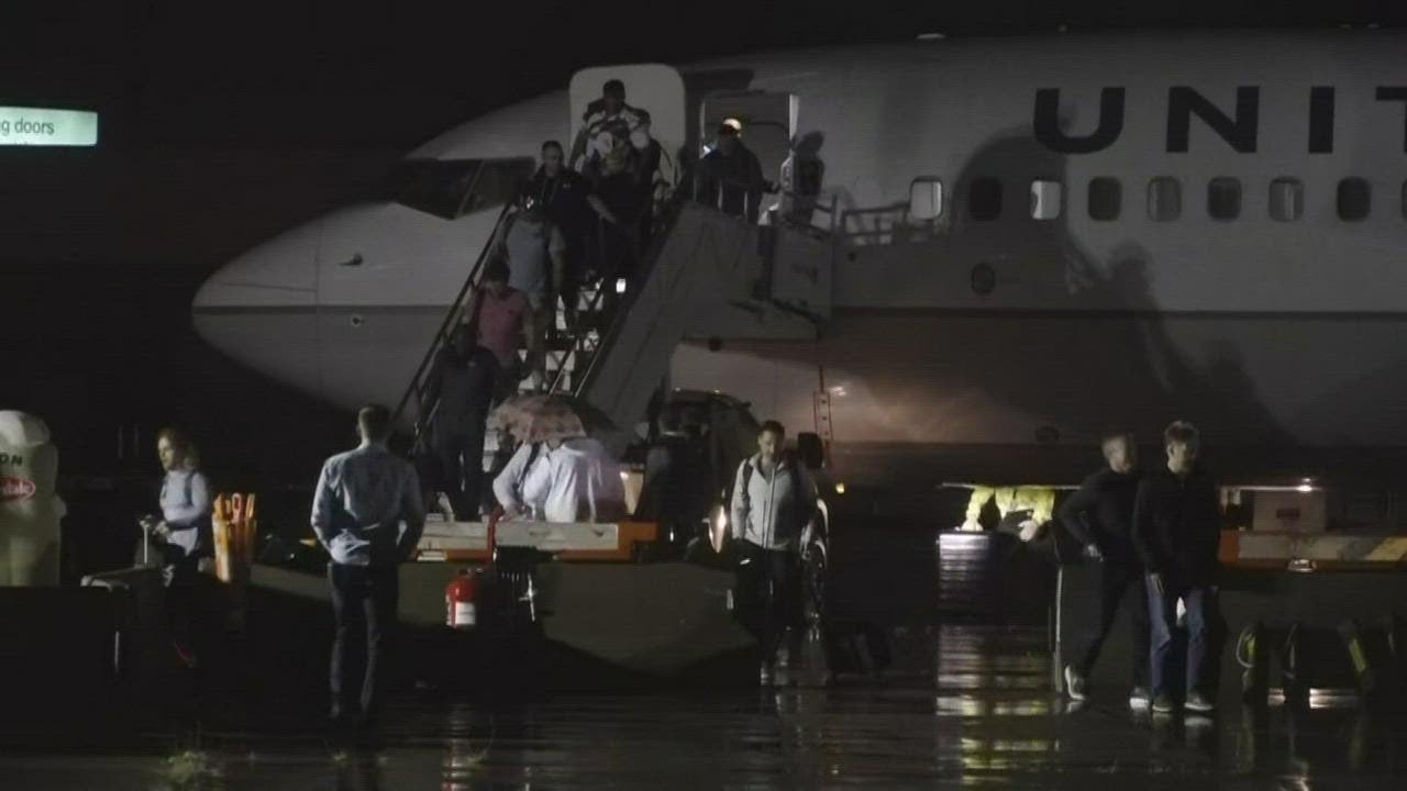Cleveland Guardians arrive back in Cleveland to a hero's welcome