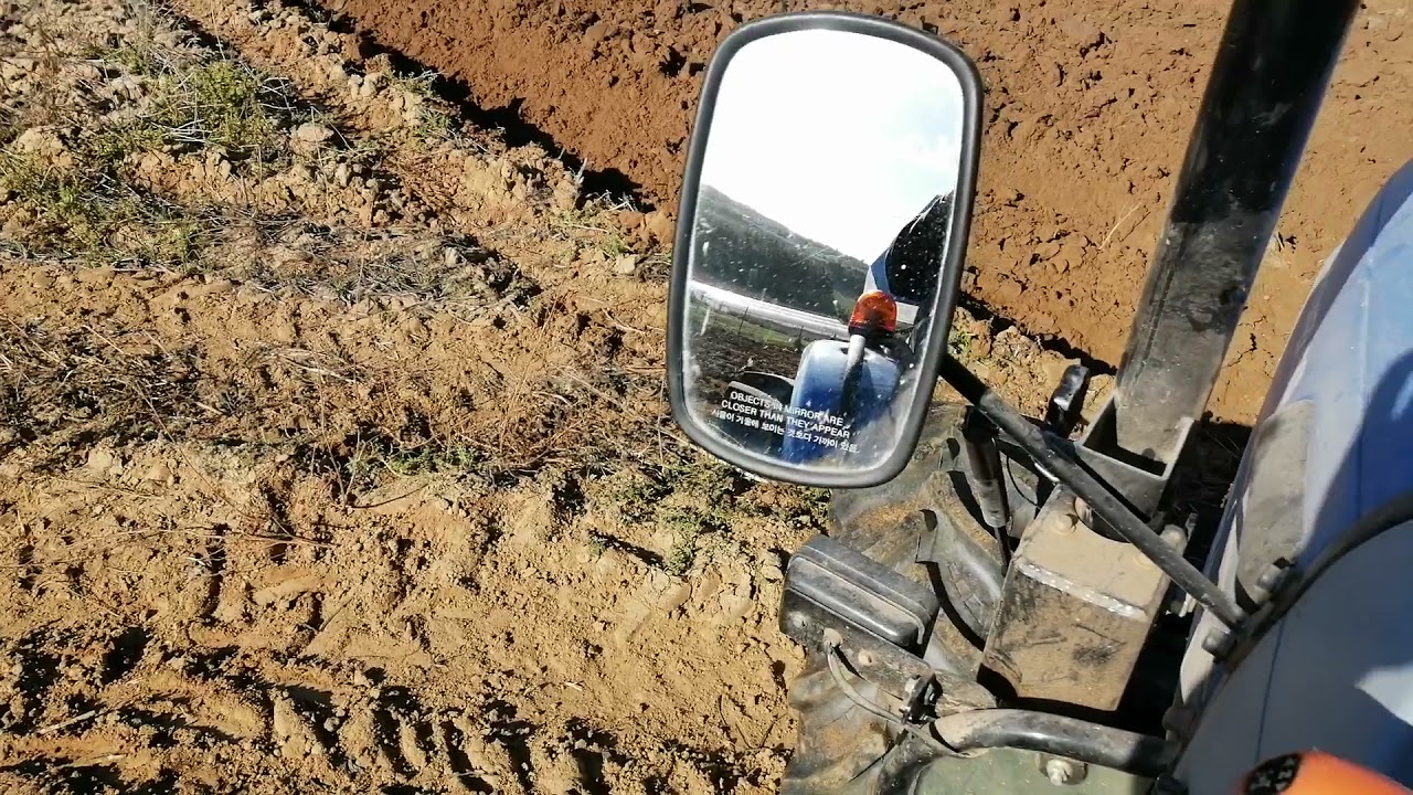 New Holland Boomer 50 na Lavoura