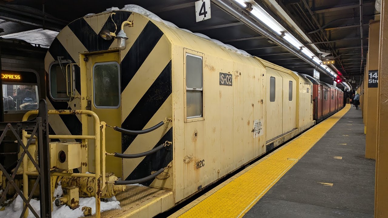 NYC Subway: Redbirds & Signal Dolly S02 Being Used to Transport a Single R58 Flatbed