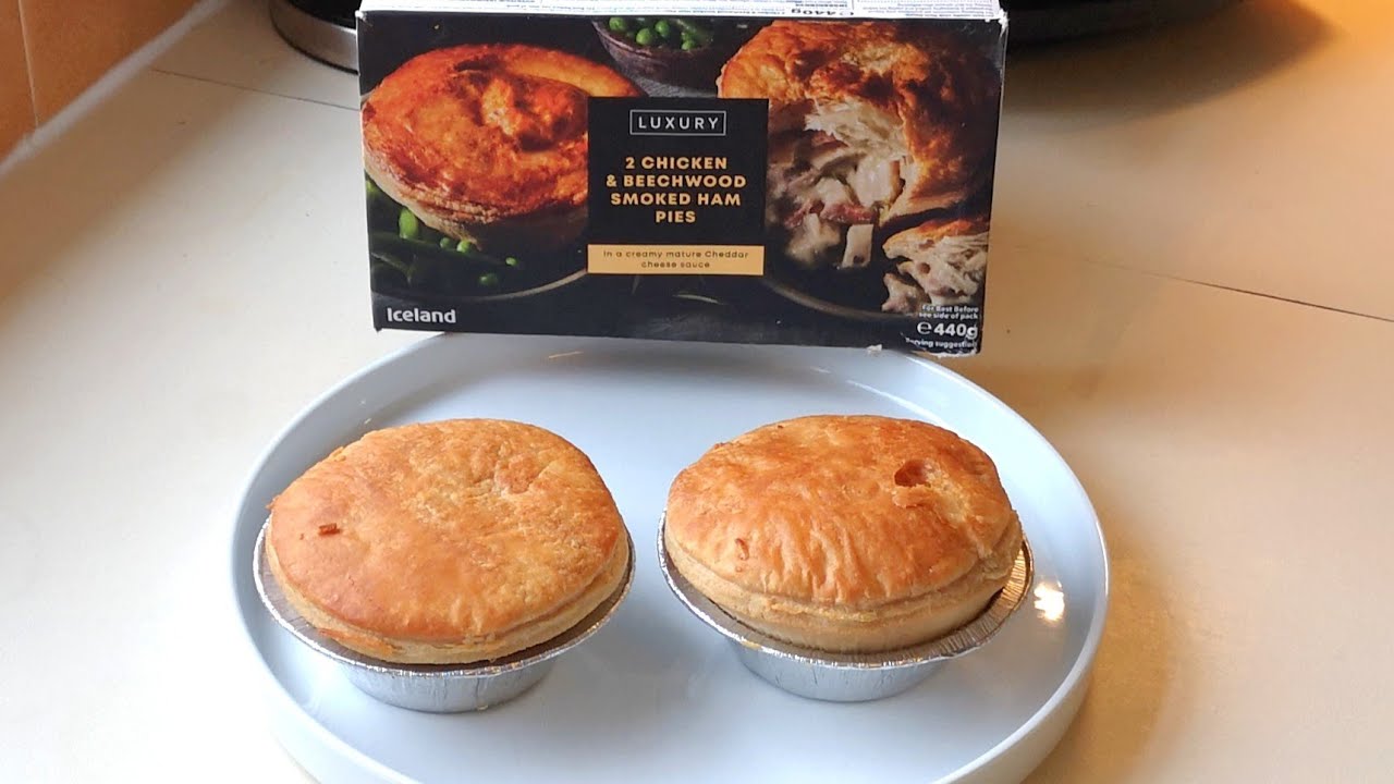 Luxury 2 Chicken & Beechwood Smoked Ham Pies | Habanero Chilli Tasting | Iceland | Food Review