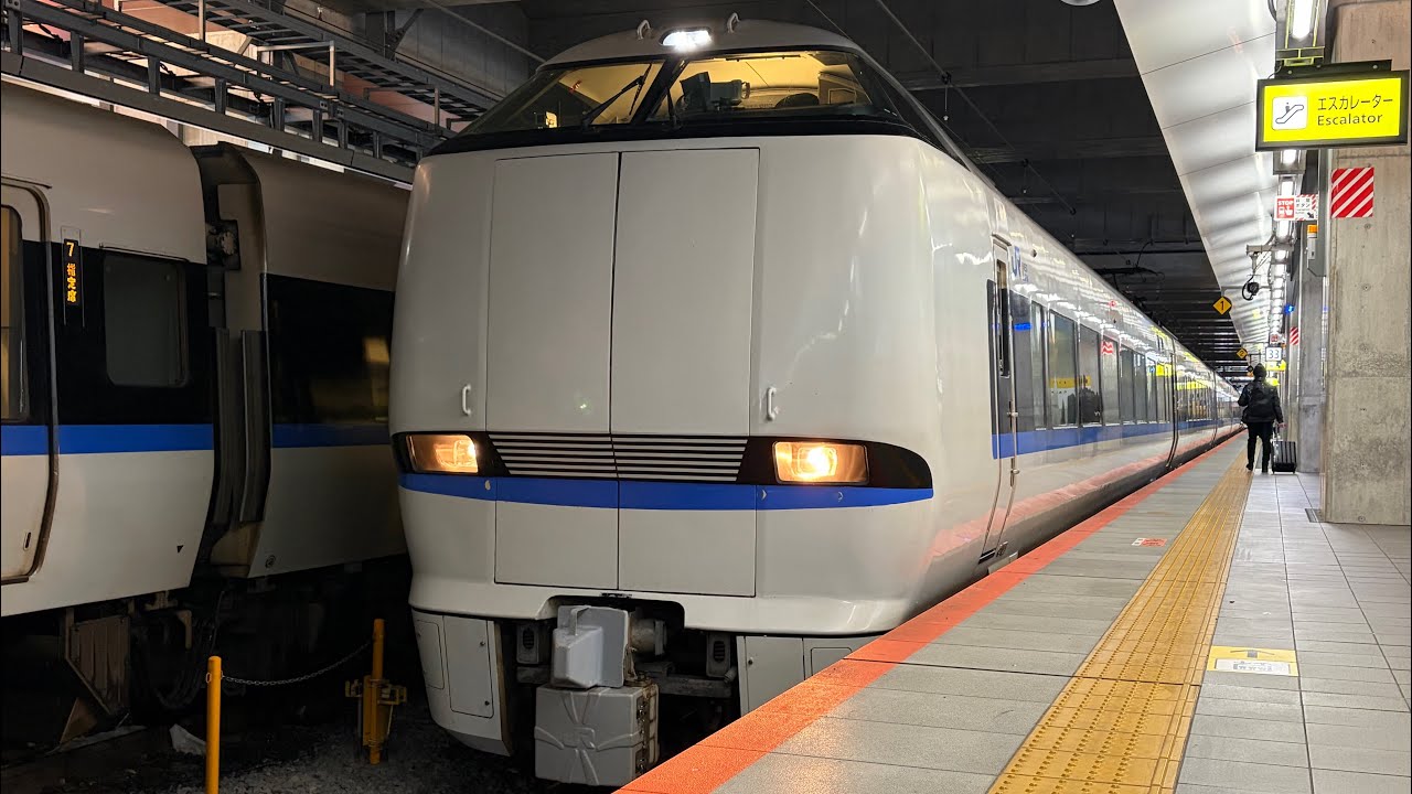 敦賀駅特急サンダーバード入線と発車