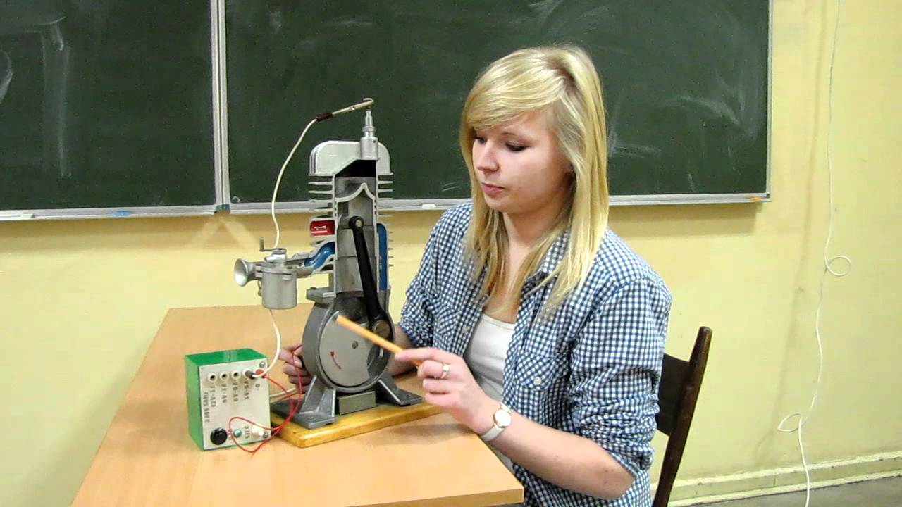 Silnik spalinowy dwusuwowy - ruchomy przekrój
