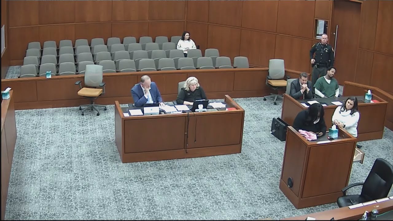 Называет жертву лжецом — судья роняет молоток!