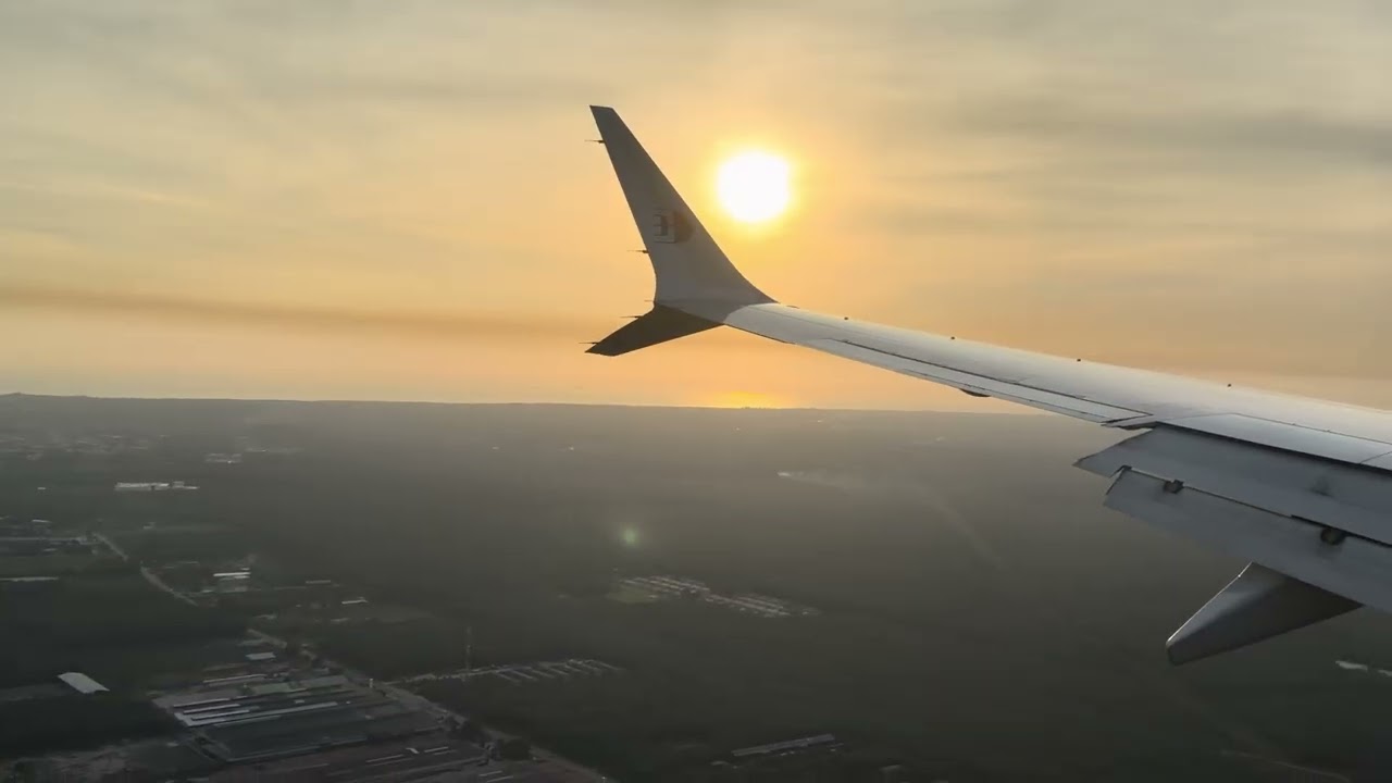 Airplane landing✈️