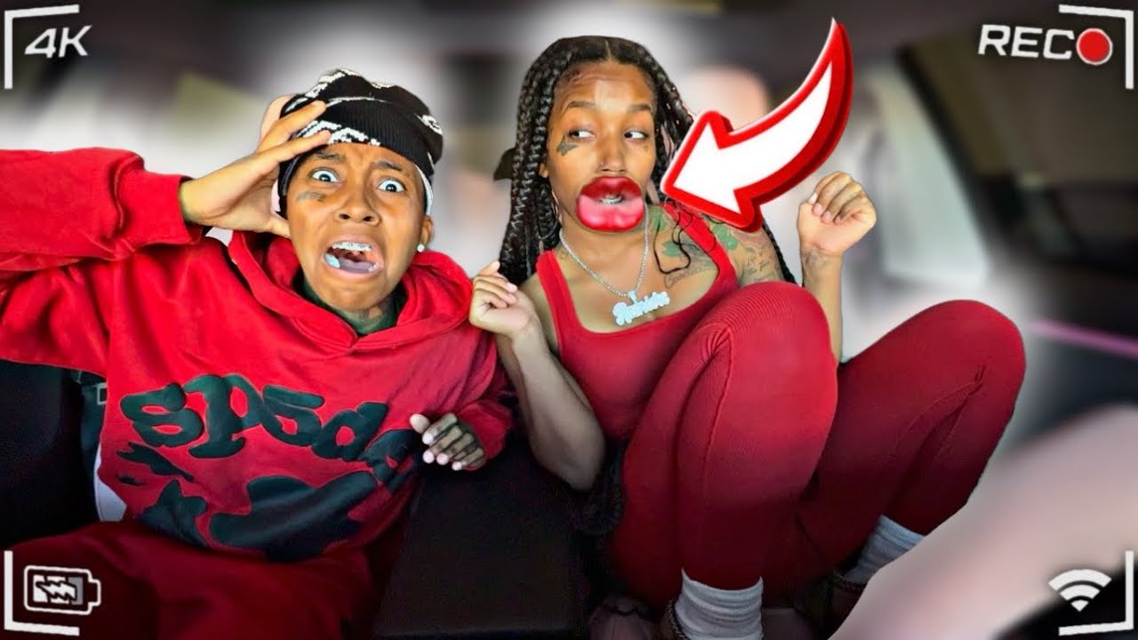 SINGING CHRISTMAS SONGS With JUMBO LIPS 😱 * HILARIOUS *