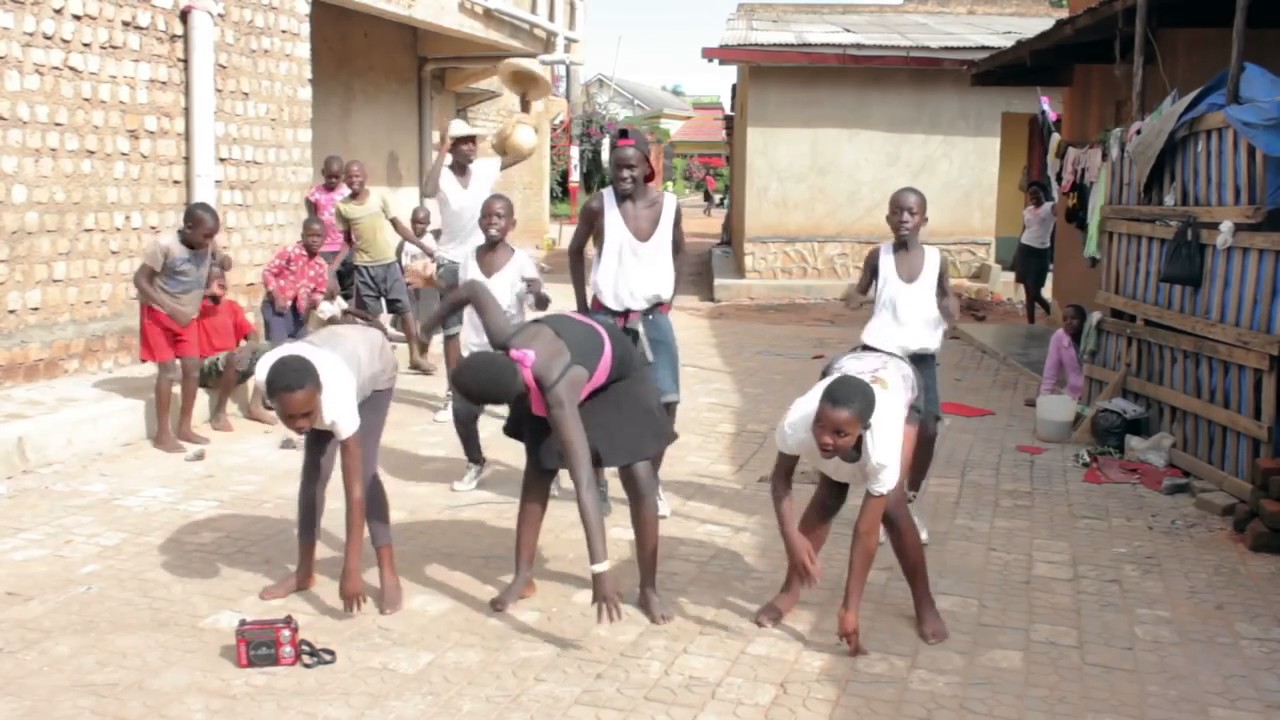 African Ghetto Kids Dancing best 2017 !!!!! Song By Gulu Omako Mac By Acholi Rapper Lobby