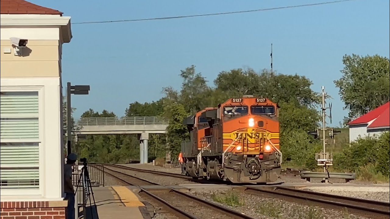 BNSF Power Struggle In La Plata, Missouri - Featuring 