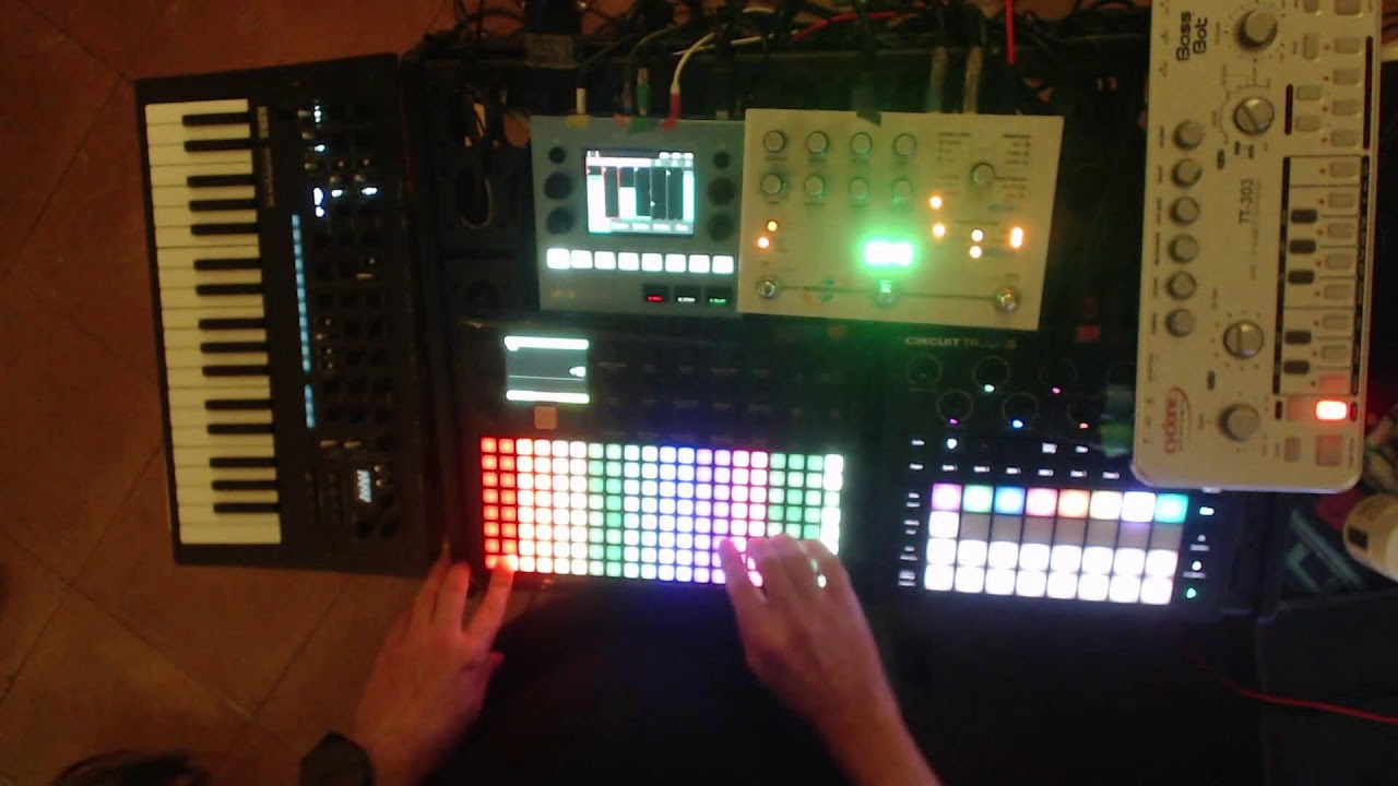 Live DAWless Set - Minilogue XD, Polyend Play, Hologram Microcosm, Bass Bot TT-303, Circuit Tracks