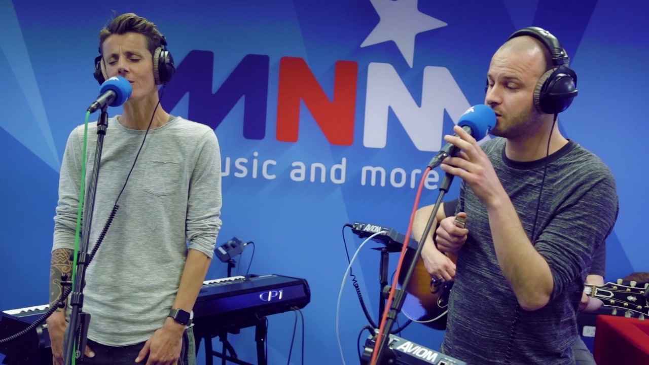MNM: Stan Van Samang en Sarah Bettens - Little Moon Rises