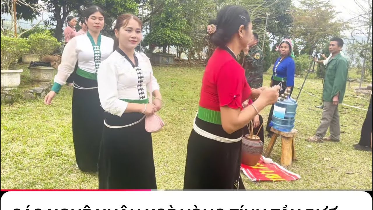 CÁC NGHỆ NHÂN XOÈ VÒNG TÍNH TẨU RƯỢU CẦN