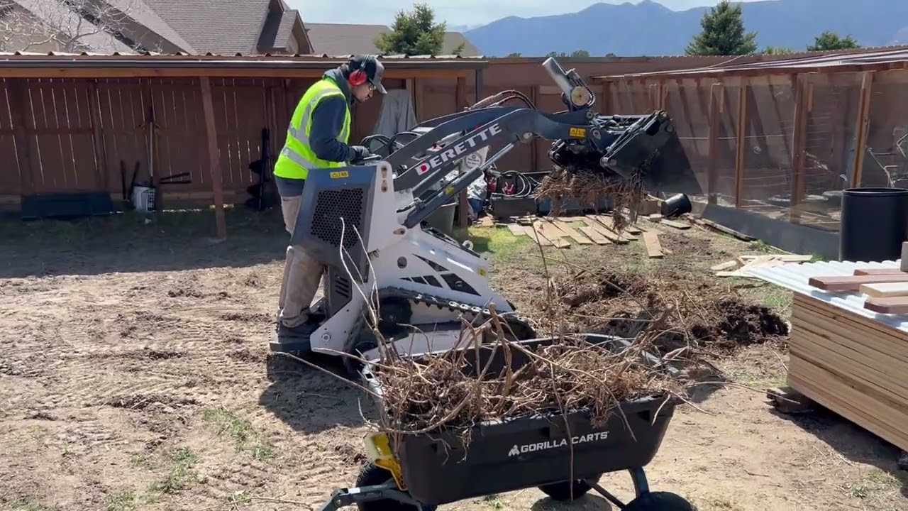 Derette 450 mini skid steer loader with 4 in 1 bucket