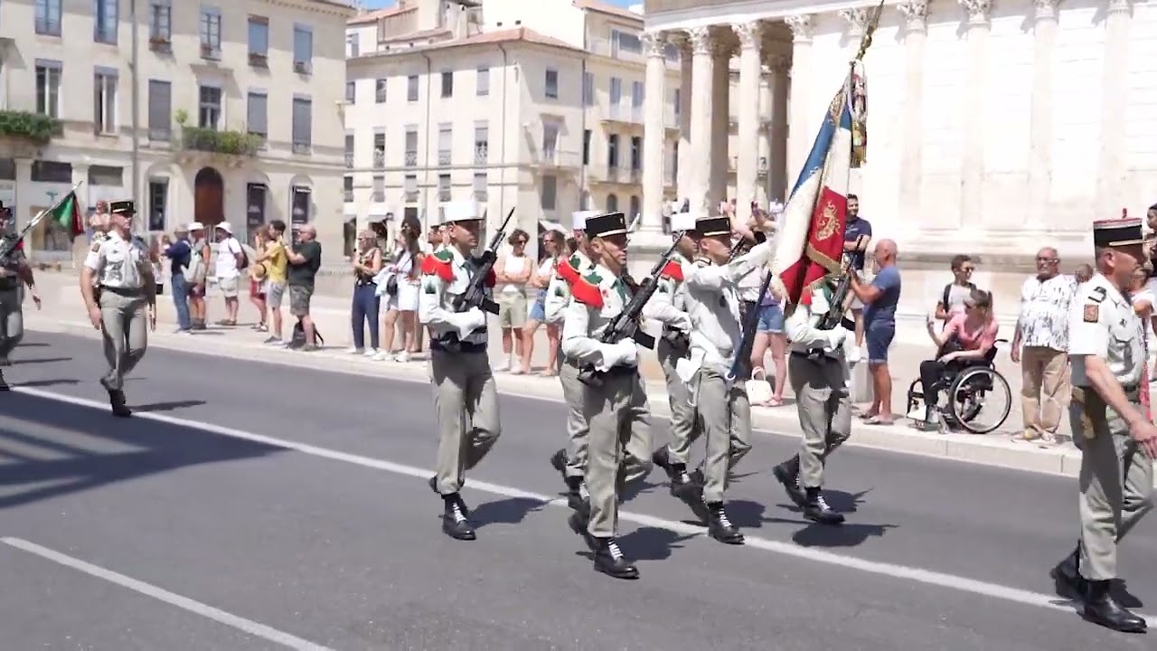 prise d'armes devant la maison carré le 2eme REI 40 ans à Nîmes