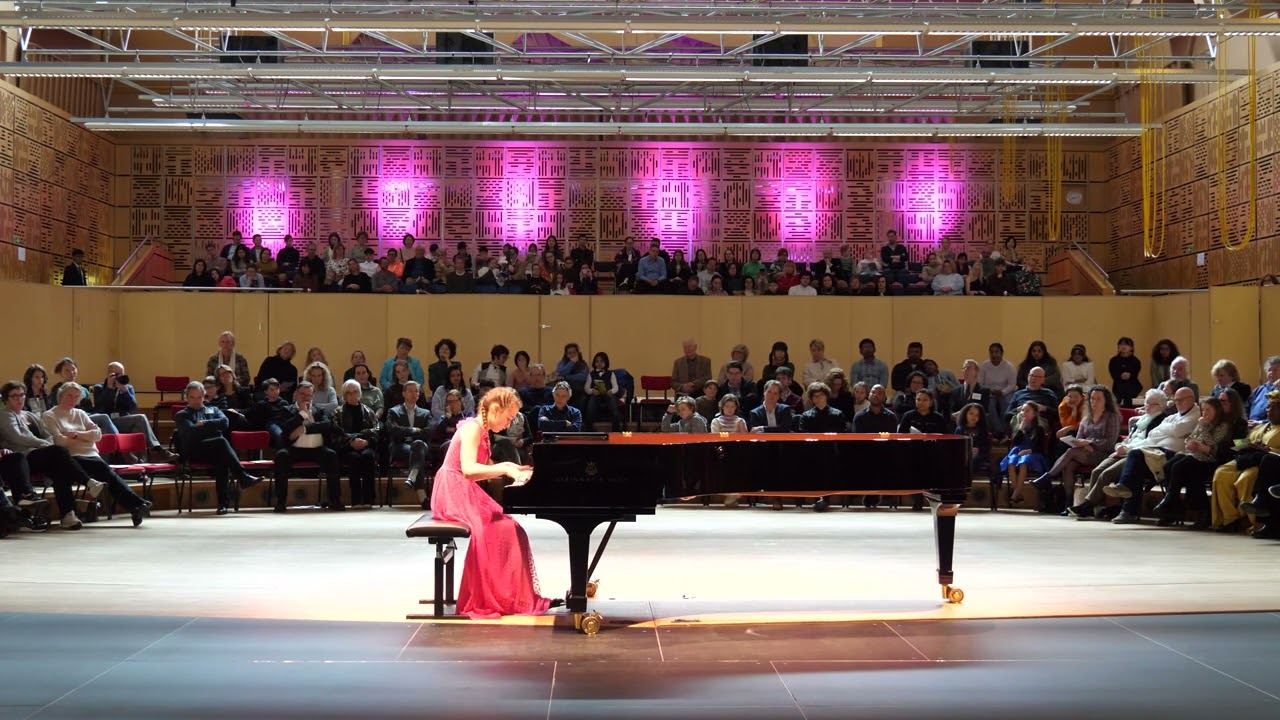 1ST PRIZE - Nora Lubbadová (Globe International Piano Competition Category B)