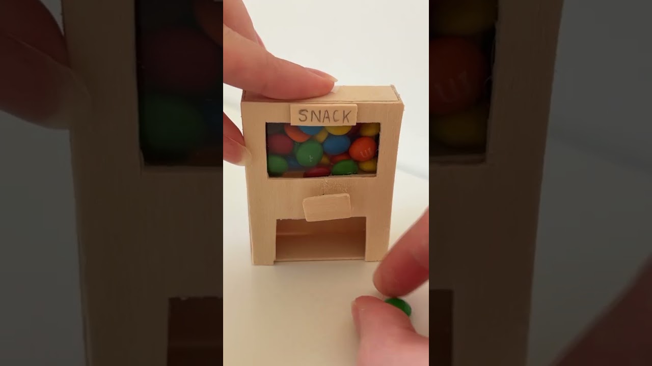 How to make a mini vending machine #crafts  #diycrafts #vendingmachine #cardboardcrafts