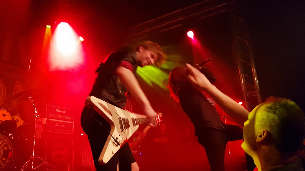 Massive Wagons- 'Billy Balloon Head'