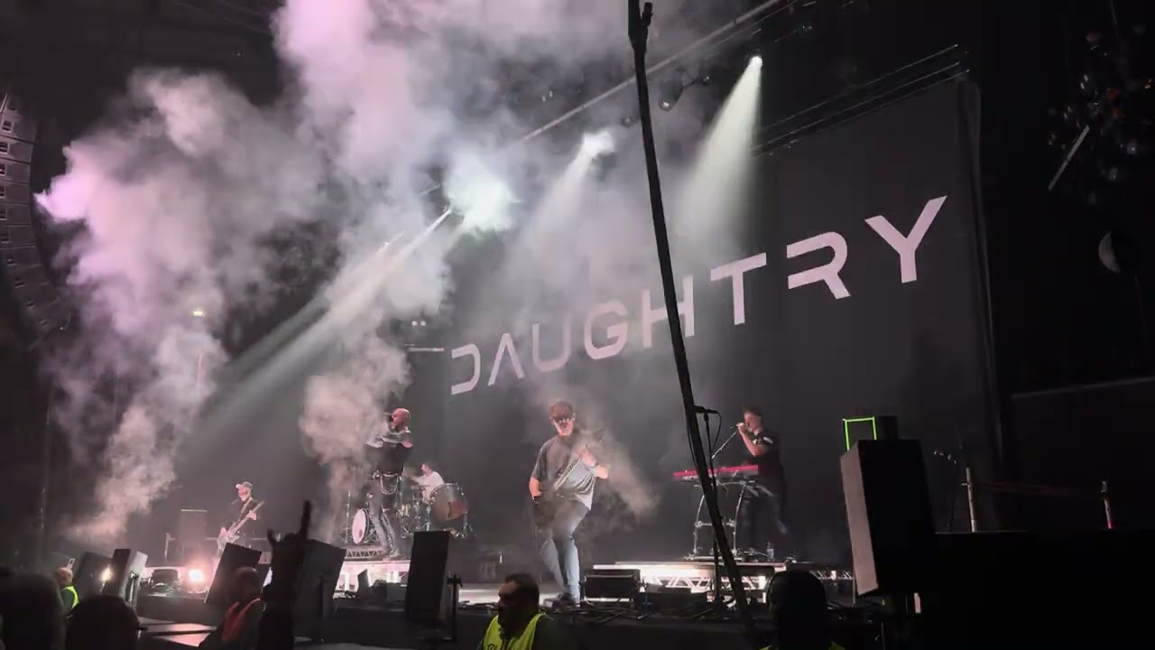 Daughtry - ARTIFICIAL live @Sagres Campo Pequeno