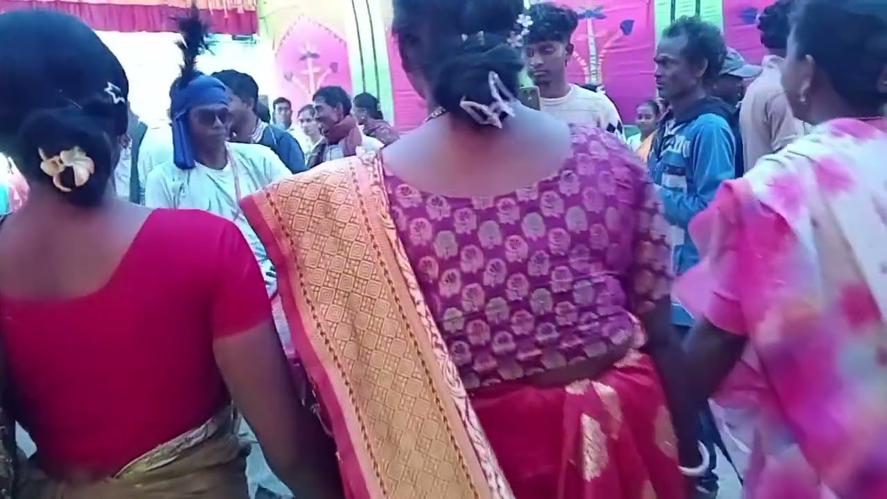 পাঠাজাগীর বিয়ের অনুষ্ঠানে আনন্দে আত্মহারা হয়ে নাচ গান।